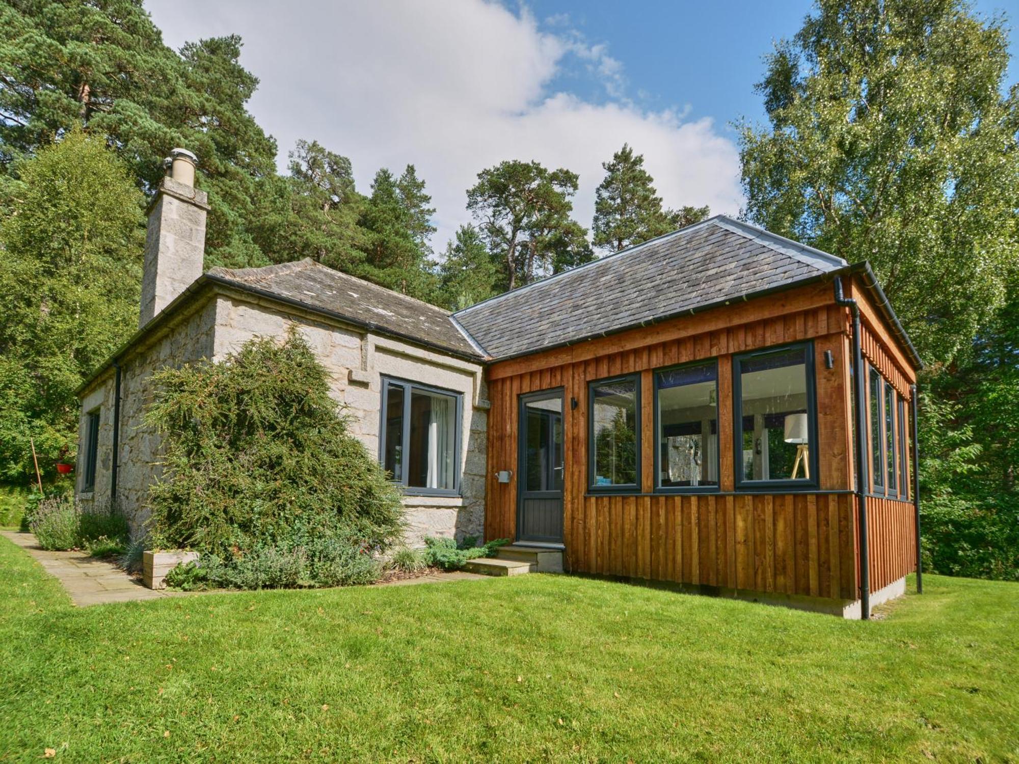 Amazing Cottage With Private Indoor Swim Pool And Hot Tub Grantown-on-Spey Luaran gambar