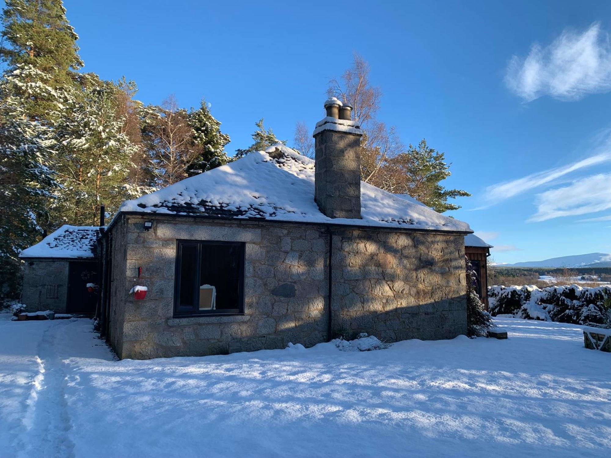 Amazing Cottage With Private Indoor Swim Pool And Hot Tub Grantown-on-Spey Luaran gambar